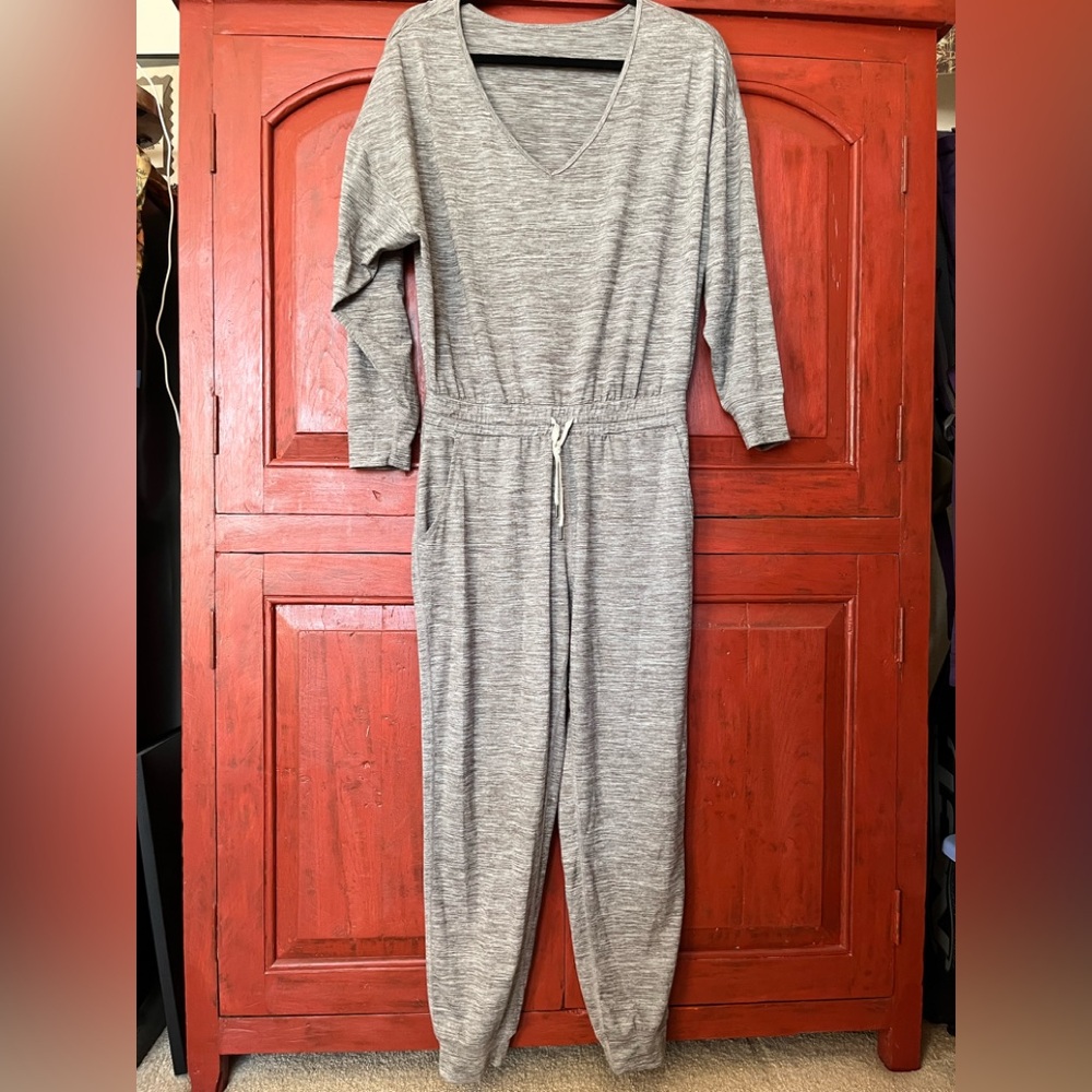Vuori Heather Gray Long-Sleeve Knit Jumpsuit- cozy, like new!